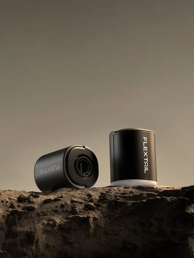 Minimal photographic mockup, minimal, photographic, dark
