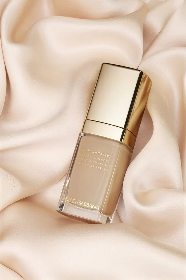 Velvetskin Perfect Matte Fluid Foundation | Dolce & Gabbana Beauty, luxury, photographic, light
