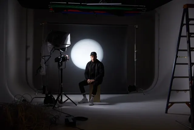 Film production studio portrait lighting, photographic, technical, dark