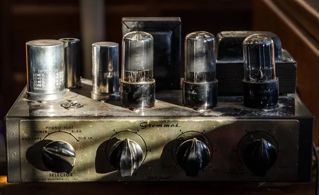 Vintage Vacuum Tube Amplifier