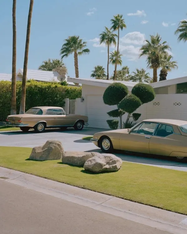 Mid-century modern desert residence, minimalist, geometric, light