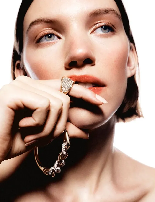 Luxury jewelry portrait with dramatic lighting, luxury, photographic, warm