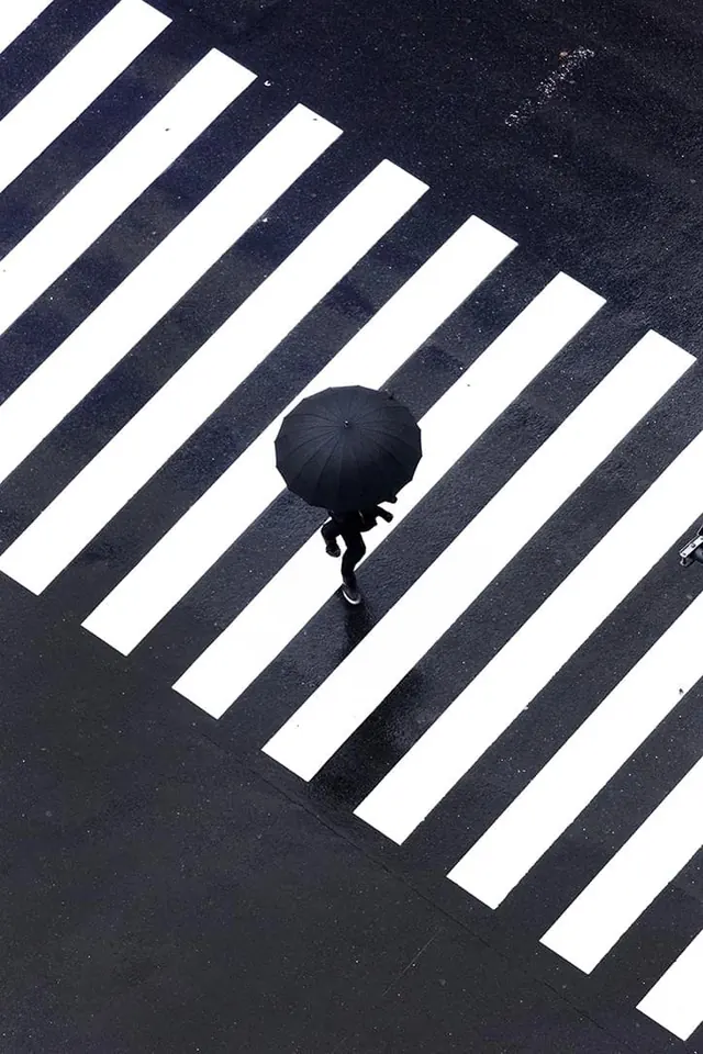 Umbrella Crosswalk Top Down, minimal, photographic, dark
