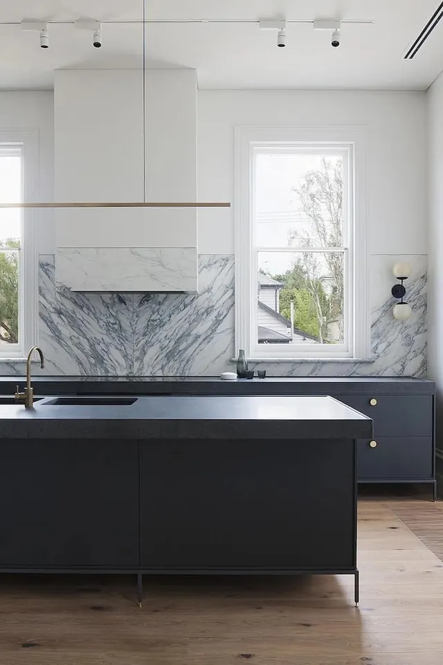 Modern Kitchen with Marble Backsplash and Dark Island, minimal, light-mode, light