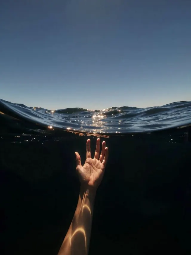 Underwater Hand Reach