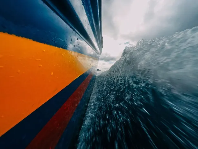 Dynamic Water and Geometric Motion