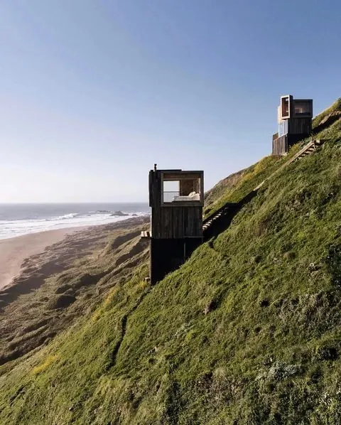 Clifftop beach hut with ocean view, photographic, minimalist, cool