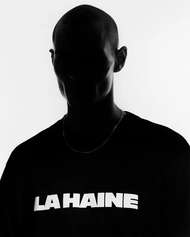 La Haine t-shirt silhouette portrait, monochrome, photographic, monochrome