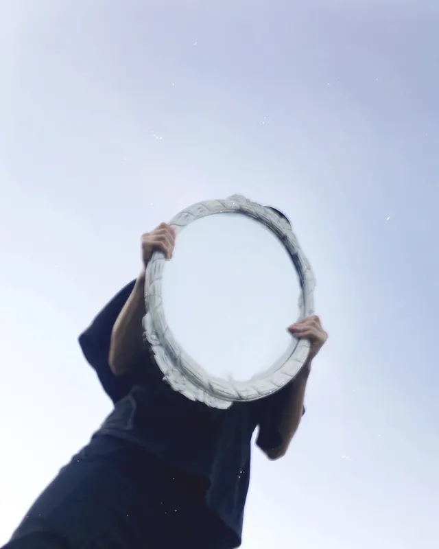 Mirror sky head replacement portrait, photographic, minimal, light