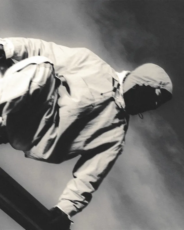 Monochrome Figure in Motion, monochrome, photographic, monochrome