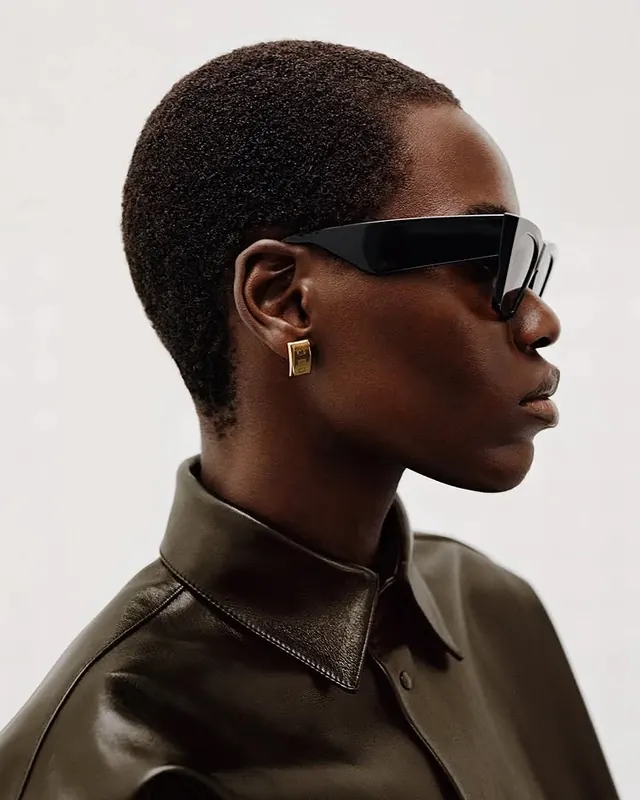 Portrait of a person with sunglasses