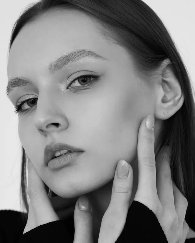 Monochrome close-up female portrait, minimal, monochrome, monochrome
