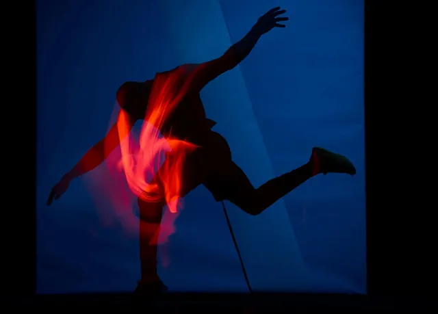 Dynamic Motion Figure with Light Trails