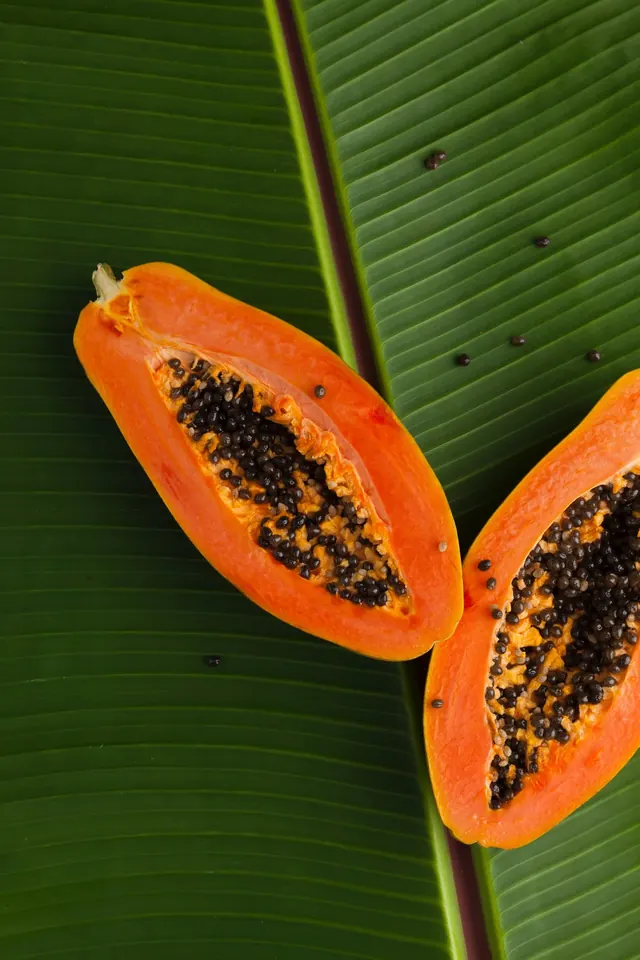 Papaya on Banana Leaf