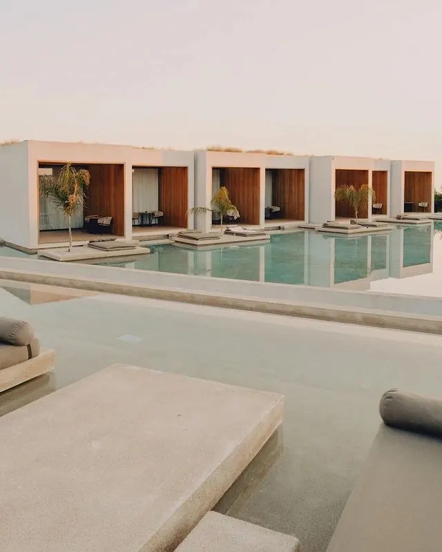 Minimalist Poolside Architecture