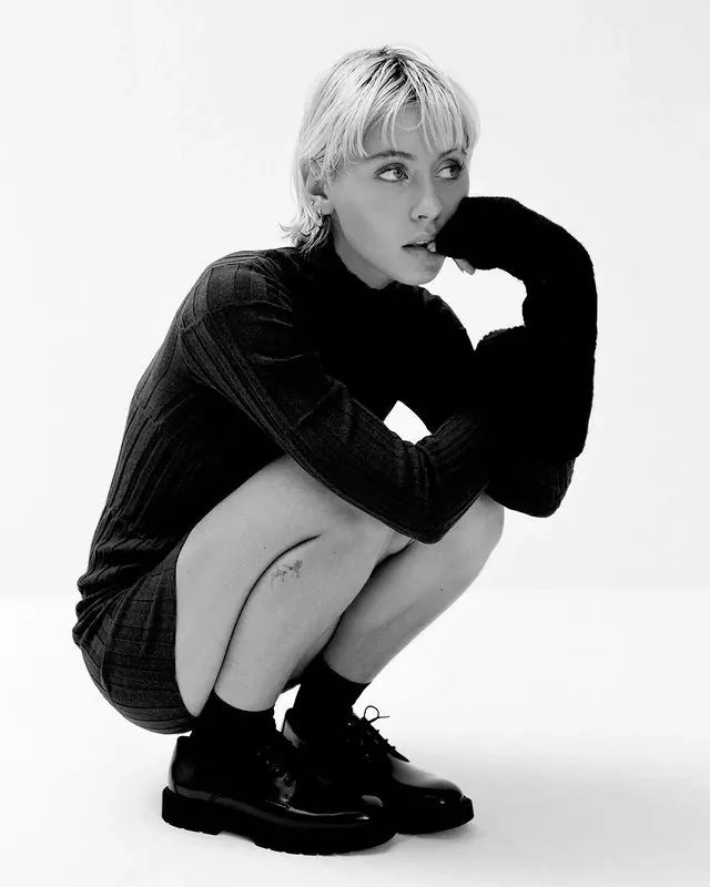Crouching Editorial Fashion Portrait, minimal, editorial, light