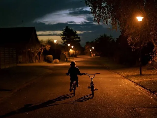 Night street dual-bike ride, photographic, retro, dark