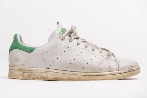 Vintage Sneaker Product Shot