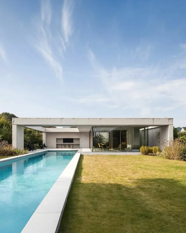 Modernist Villa with Infinity Pool