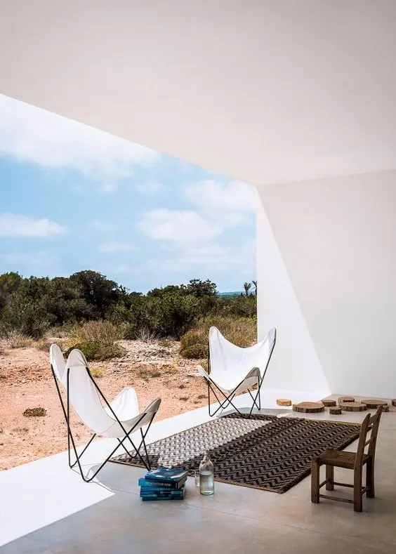 Modernist Outdoor Lounge
