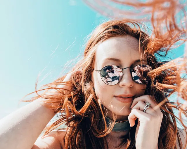 Portrait of a woman with sunglasses