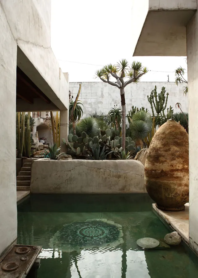 Modernist Courtyard Architecture