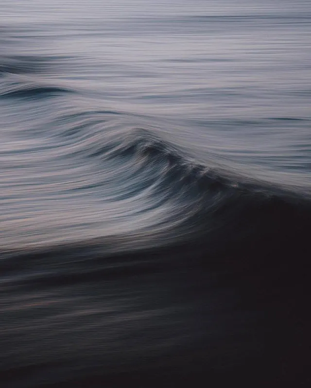 Long-Exposure Ocean Wave, minimal, abstract, dark