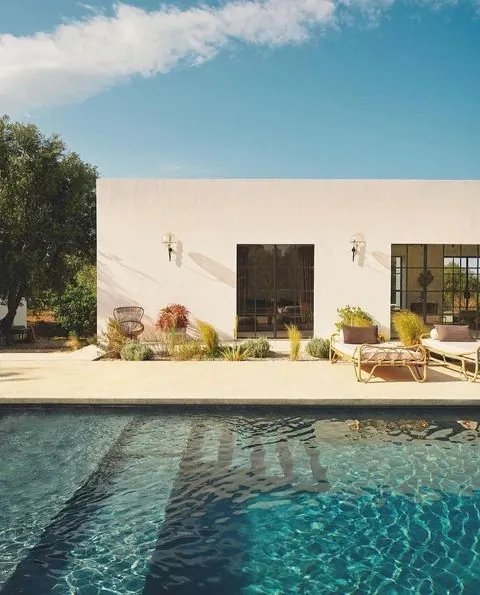 Modern Minimalist Architecture and Pool