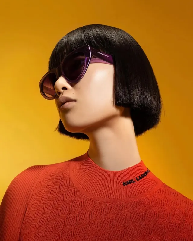 Portrait of a woman with sunglasses