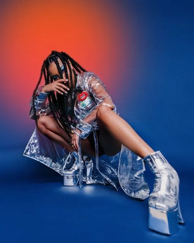 Futuristic Metallic Fashion Portrait, y2k, 3d-render, vibrant