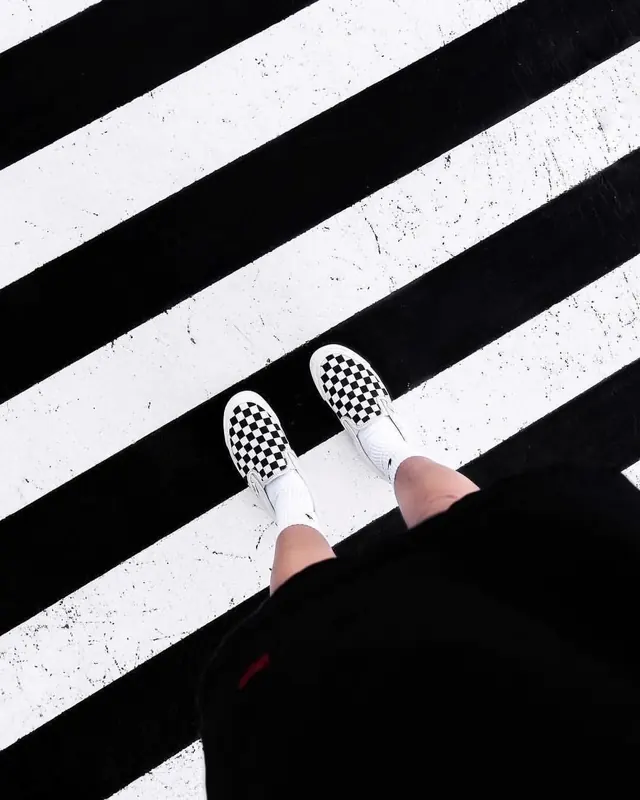 White stripe diagonal floor pattern, photographic, geometric, monochrome