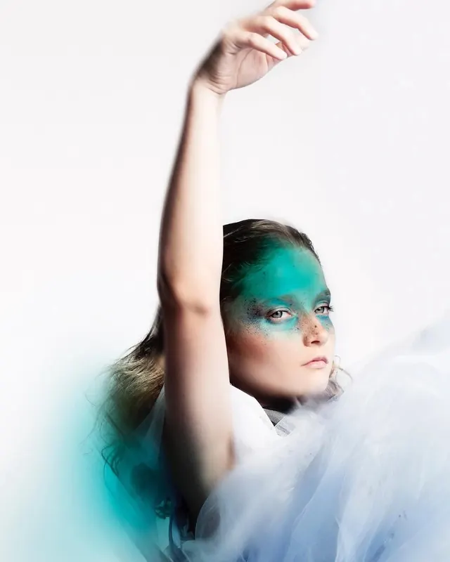 Eliza Logan photography portrait, photographic, minimal, cool