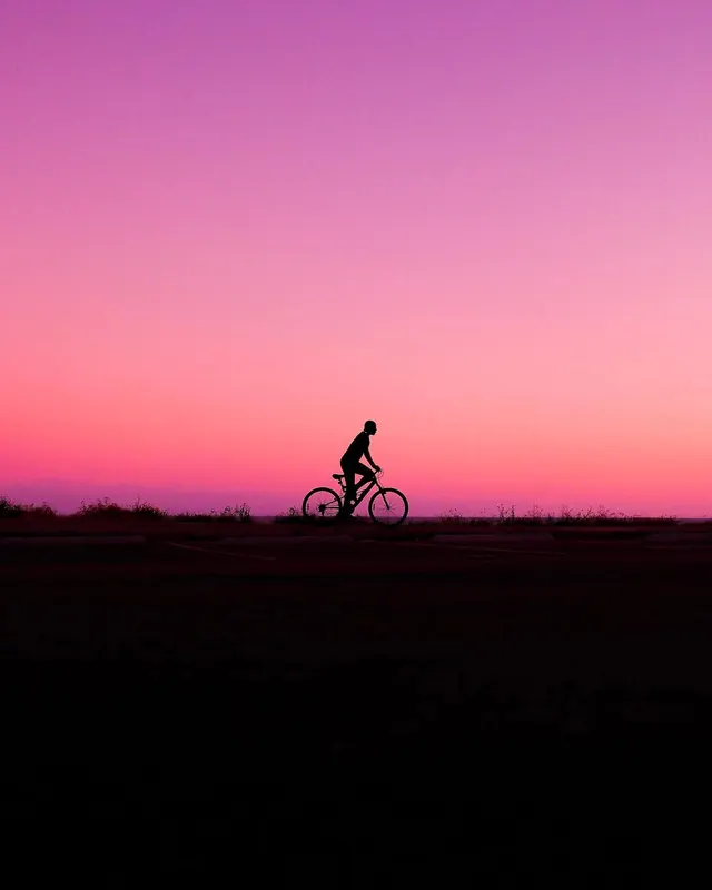 n7c85iC, photographic, dark-mode, dark