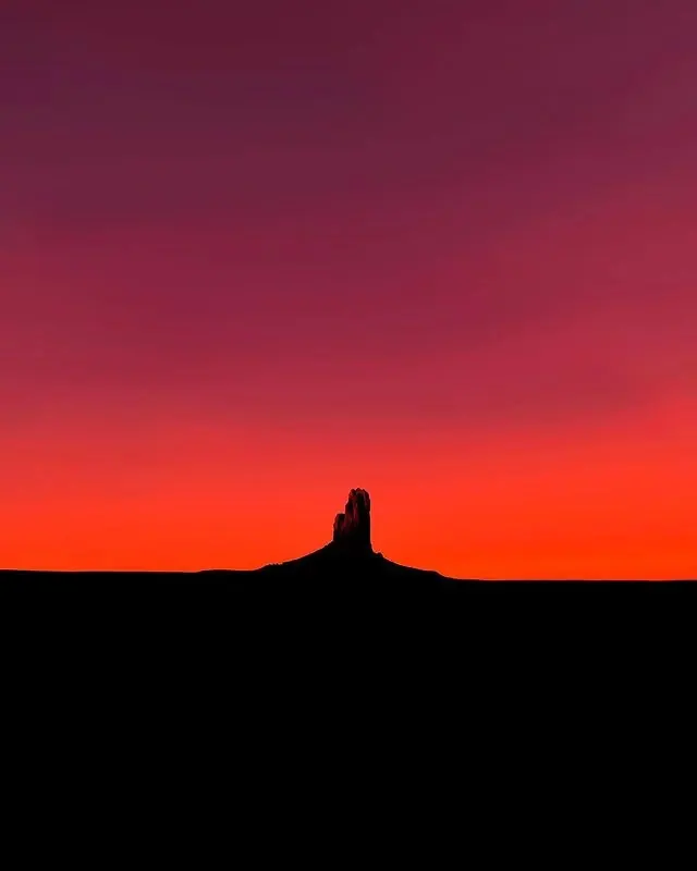 Minimalist silhouette sunset, photographic, minimalist, vibrant
