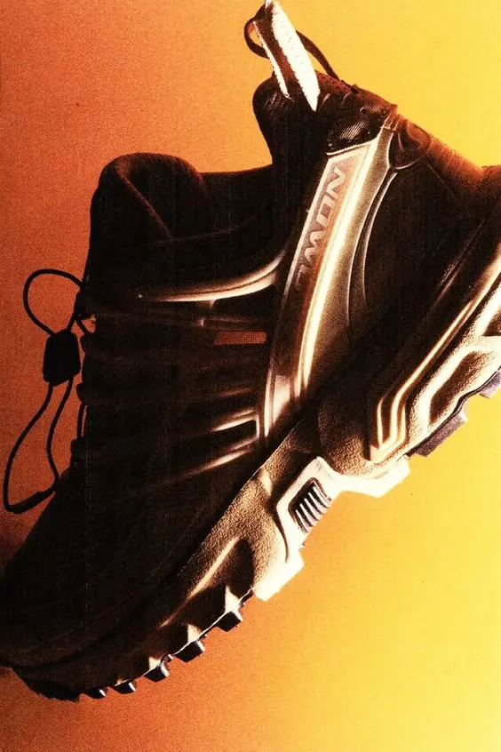 Sneaker Product Shot on Gradient Background, photographic, minimal, vibrant