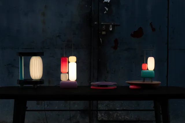 Glowing Cylindrical Objects in Dark Space