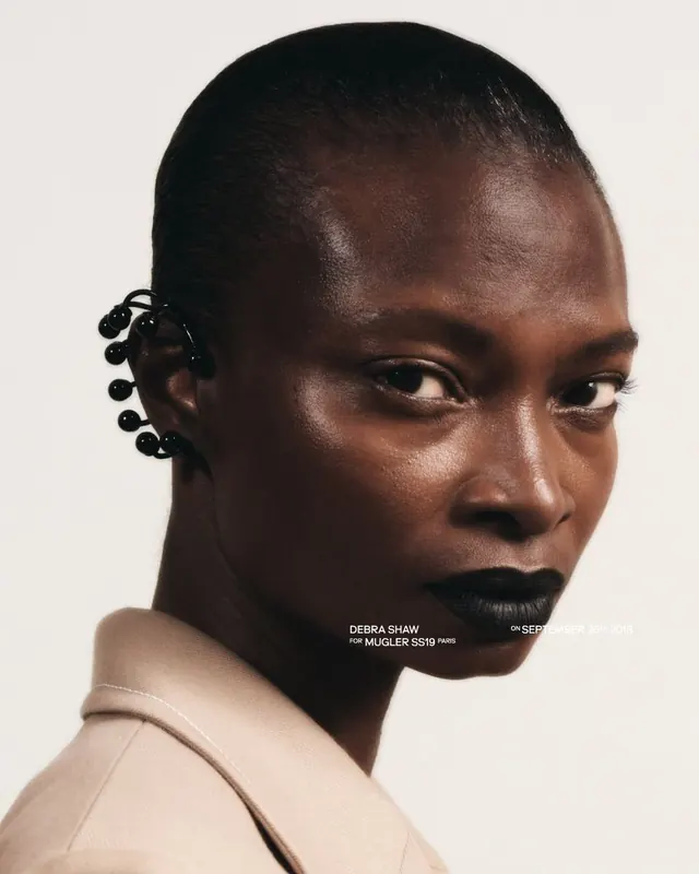Fashion portrait with minimal styling, minimal, photographic, light