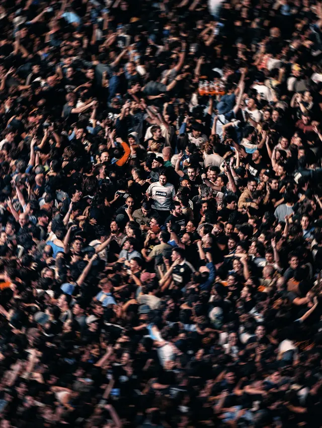 Crowd Motion Blur