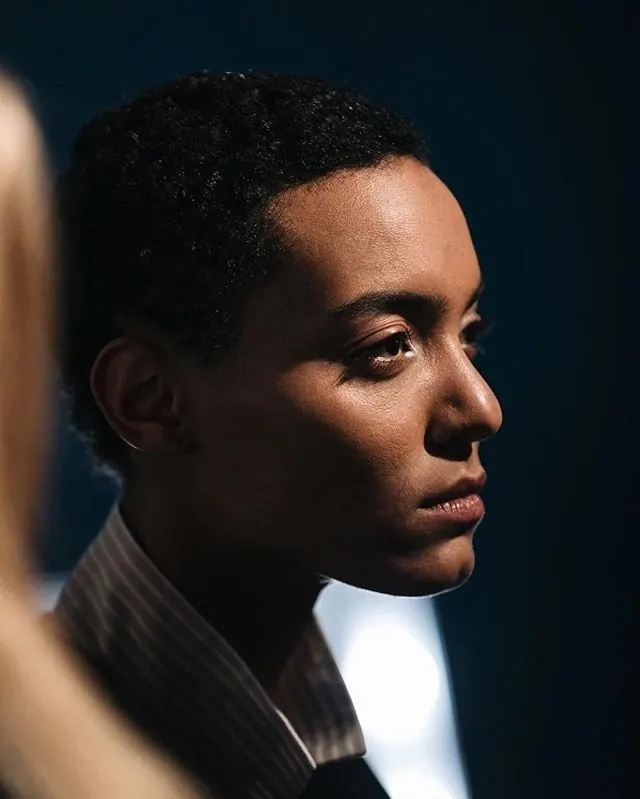 Fashion week portrait backstage, photographic, dark-mode, dark