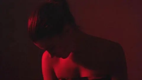 wQ3P9qA, photographic, dark-mode, dark