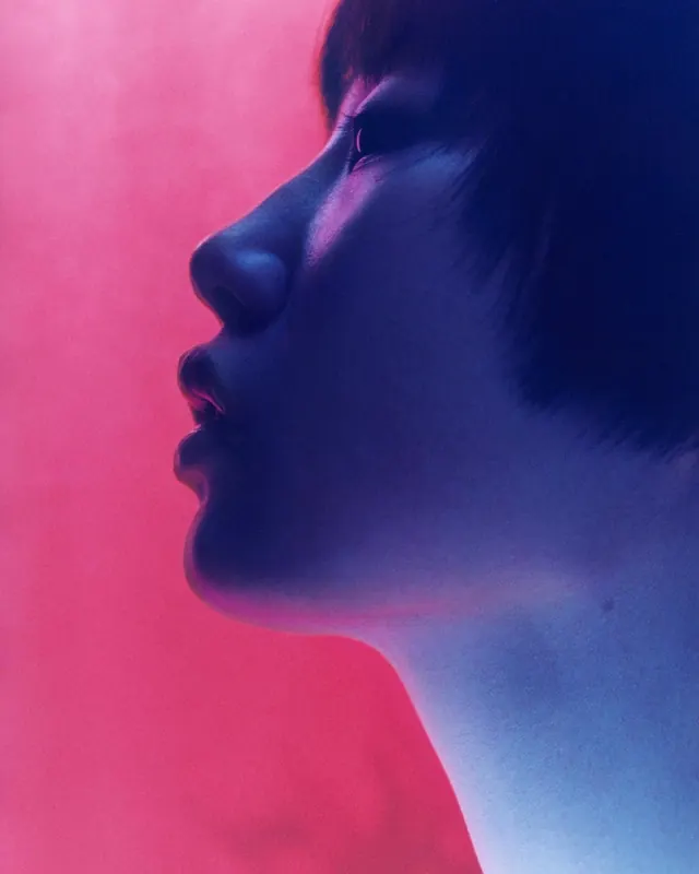 Monochromatic gradient portrait lighting, photographic, gradient-heavy, vibrant