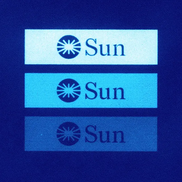 Sun logo stacked-bar comparison, minimal, flat, cool